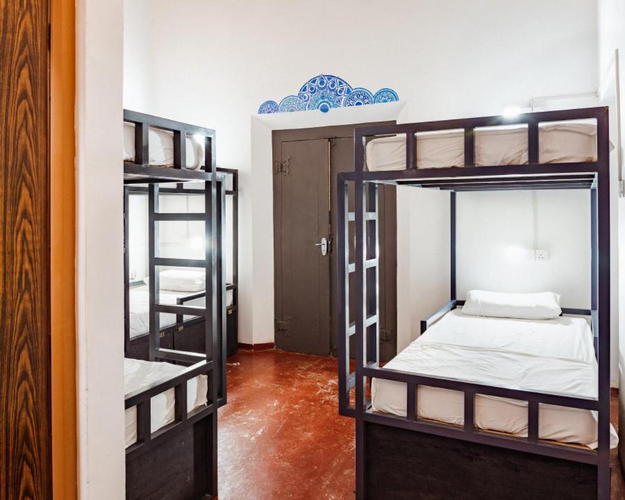 Хостел Why Not Backpackers Мирисса Экстерьер фото