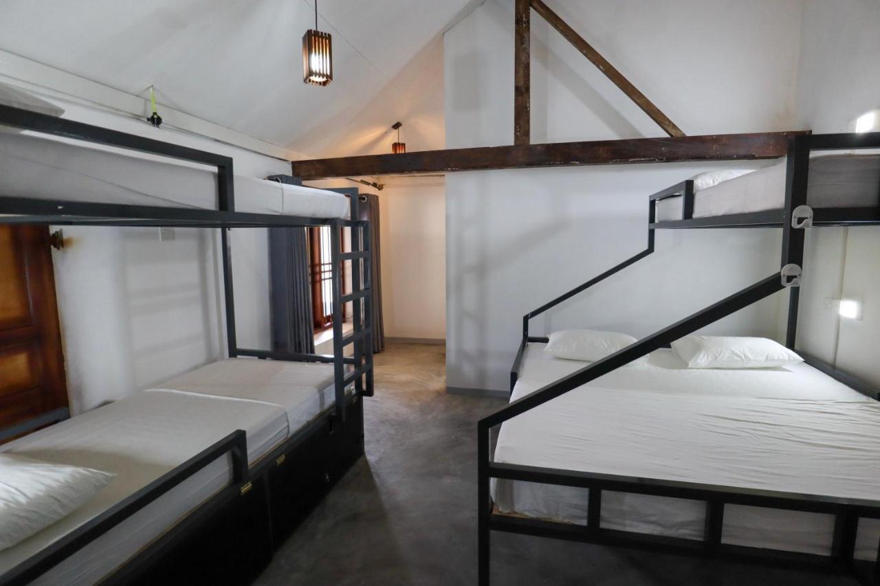 Хостел Why Not Backpackers Мирисса Экстерьер фото